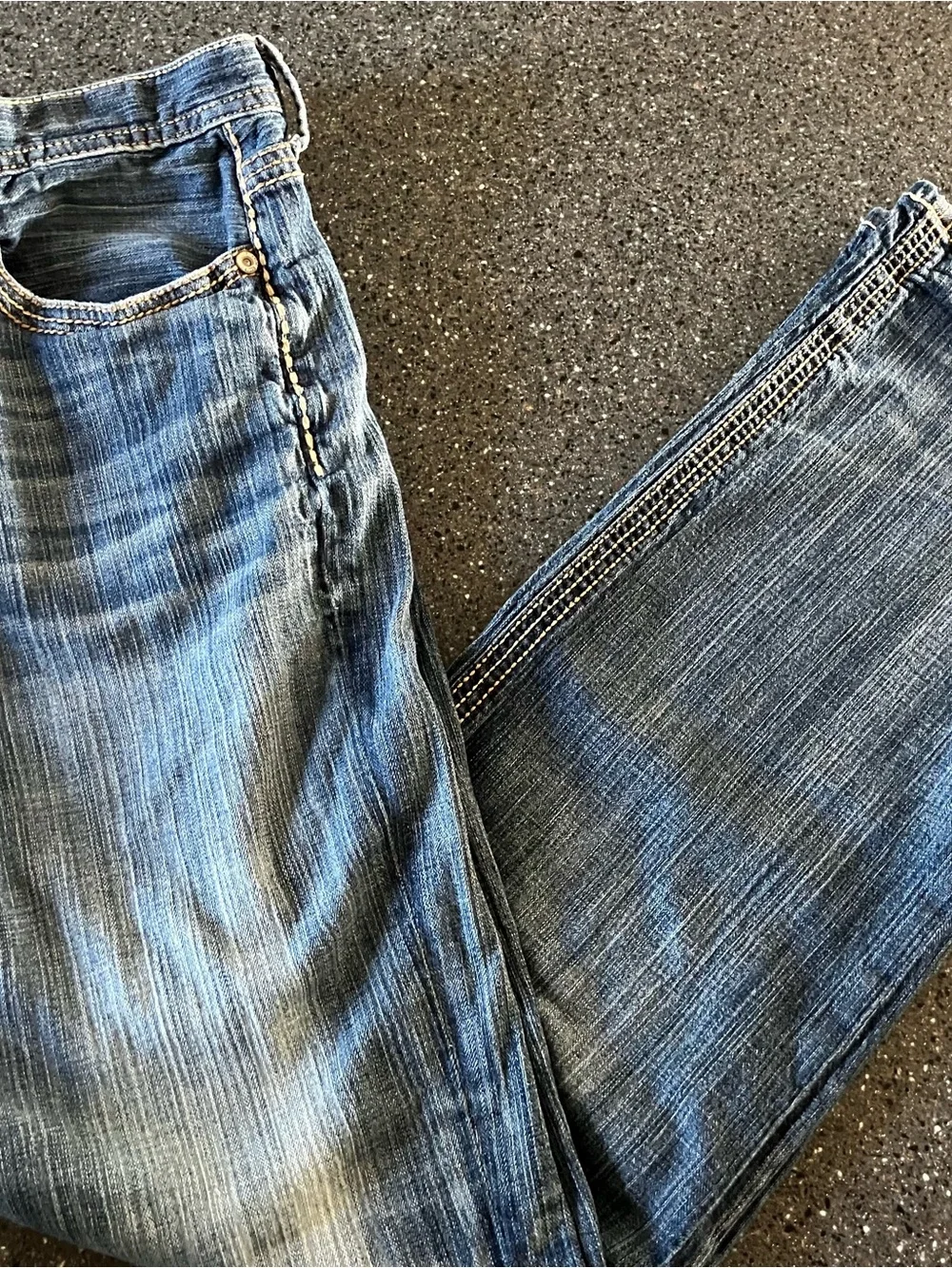 BKE Men's Relaxed Jeans in Medium Blue with Contrast Stitching straight leg